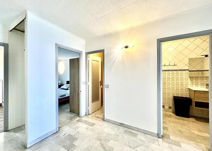 Spacious 2p Terrace With Sea View شقة